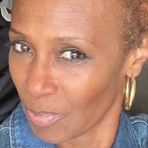 Meet your Posher, Mia